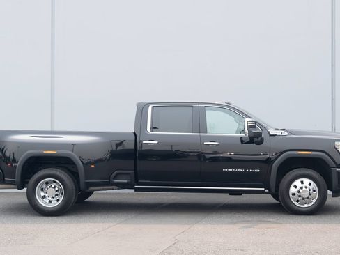 Used 2024 GMC Sierra 3500 Denali w/ Denali Reserve Package AWD/4WD image 33