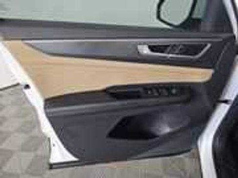 Used 2024 Volkswagen Atlas Cross Sport SE image 8