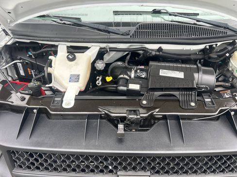 Used 2017 Chevrolet Express 2500 RWD image 16