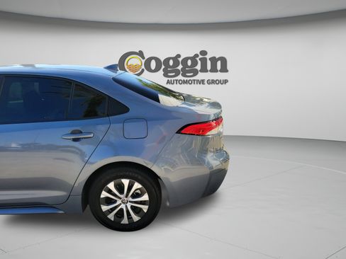 Certified 2022 Toyota Corolla LE FWD image 32