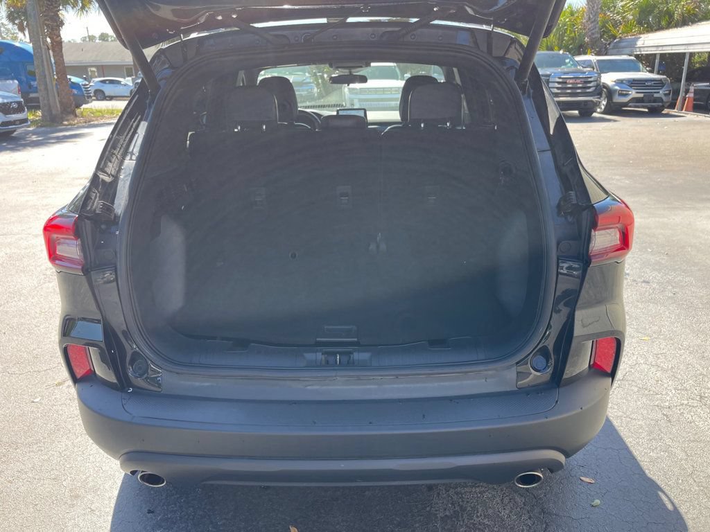 Used 2025 Ford Escape ST-Line Select AWD/4WD image 5