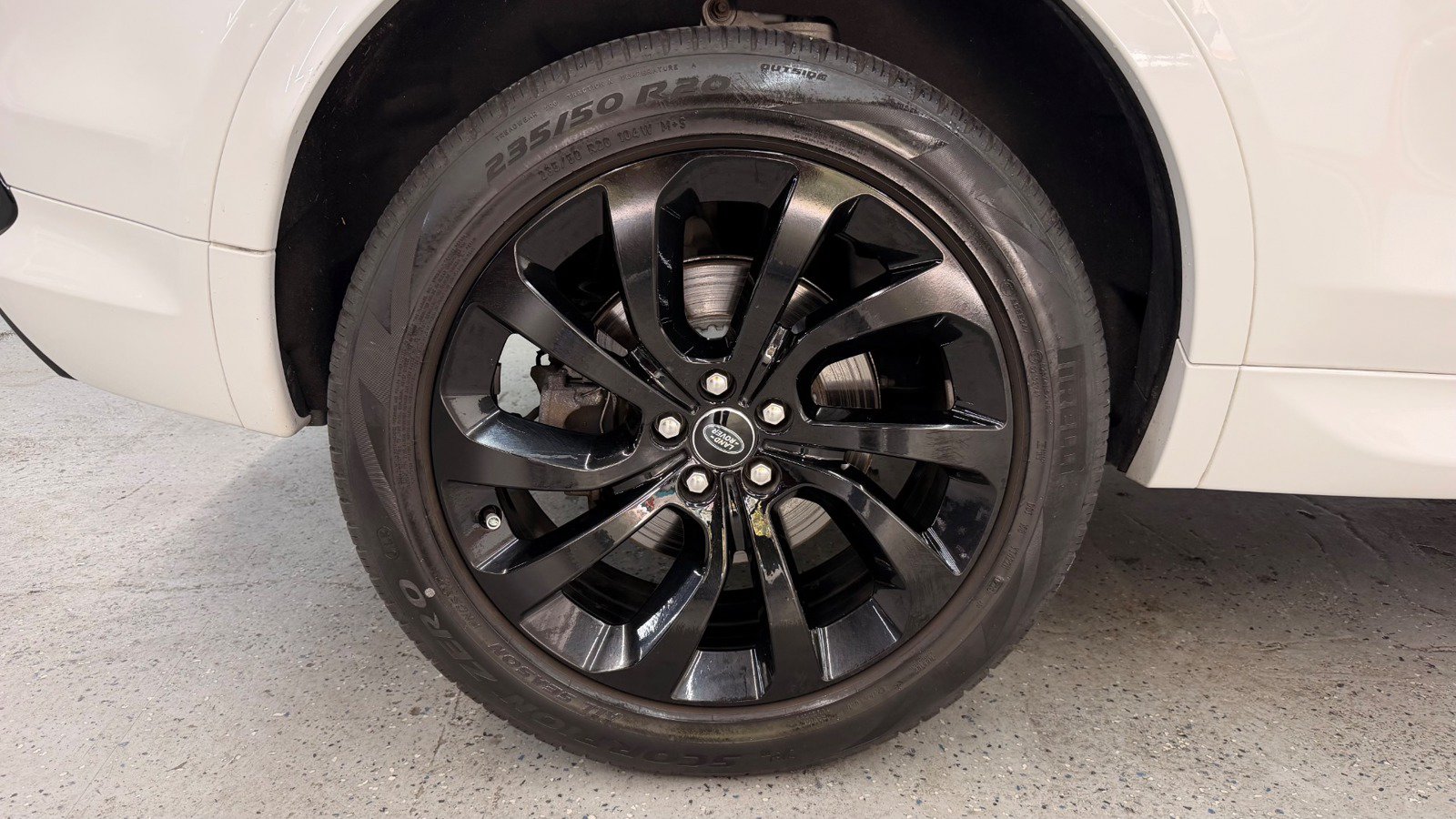 Used 2023 Land Rover Discovery Sport SE R-Dynamic AWD/4WD image 21