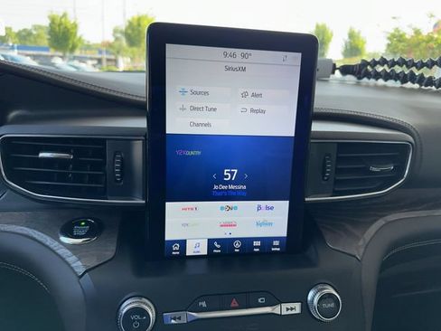 Used 2020 Ford Explorer Platinum w/ Premium Technology Package AWD/4WD image 17