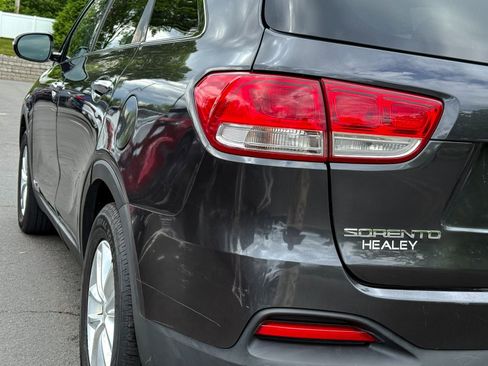 Used 2018 Kia Sorento AWD image 9