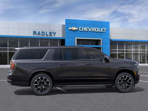New 2026 Chevrolet Suburban RST w/ Sun And Tow Package AWD/4WD image 5