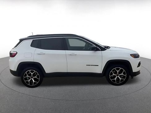 Used 2025 Jeep Compass Limited AWD/4WD image 16