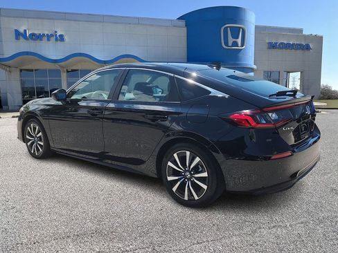 Used 2024 Honda Civic EX-L image 3