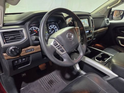 Used 2017 Nissan Titan SL AWD/4WD image 5