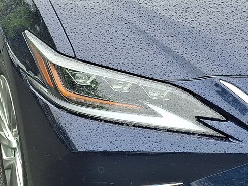 Used 2020 Lexus ES 350 Ultra Luxury w/ Accessory Package FWD image 9