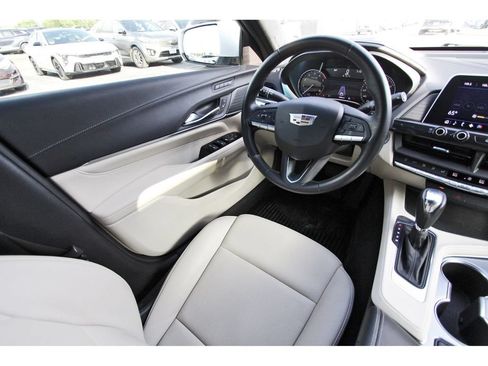 Used 2021 Cadillac CT4 Premium Luxury RWD image 9