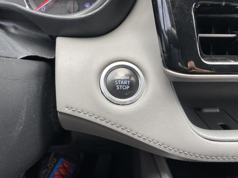 Used 2020 Toyota Highlander L FWD image 25