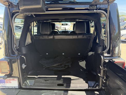 Used 2015 Jeep Wrangler Unlimited Sahara AWD/4WD image 18