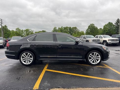 Used 2017 Volkswagen Passat 1.8T SEL Premium FWD image 5