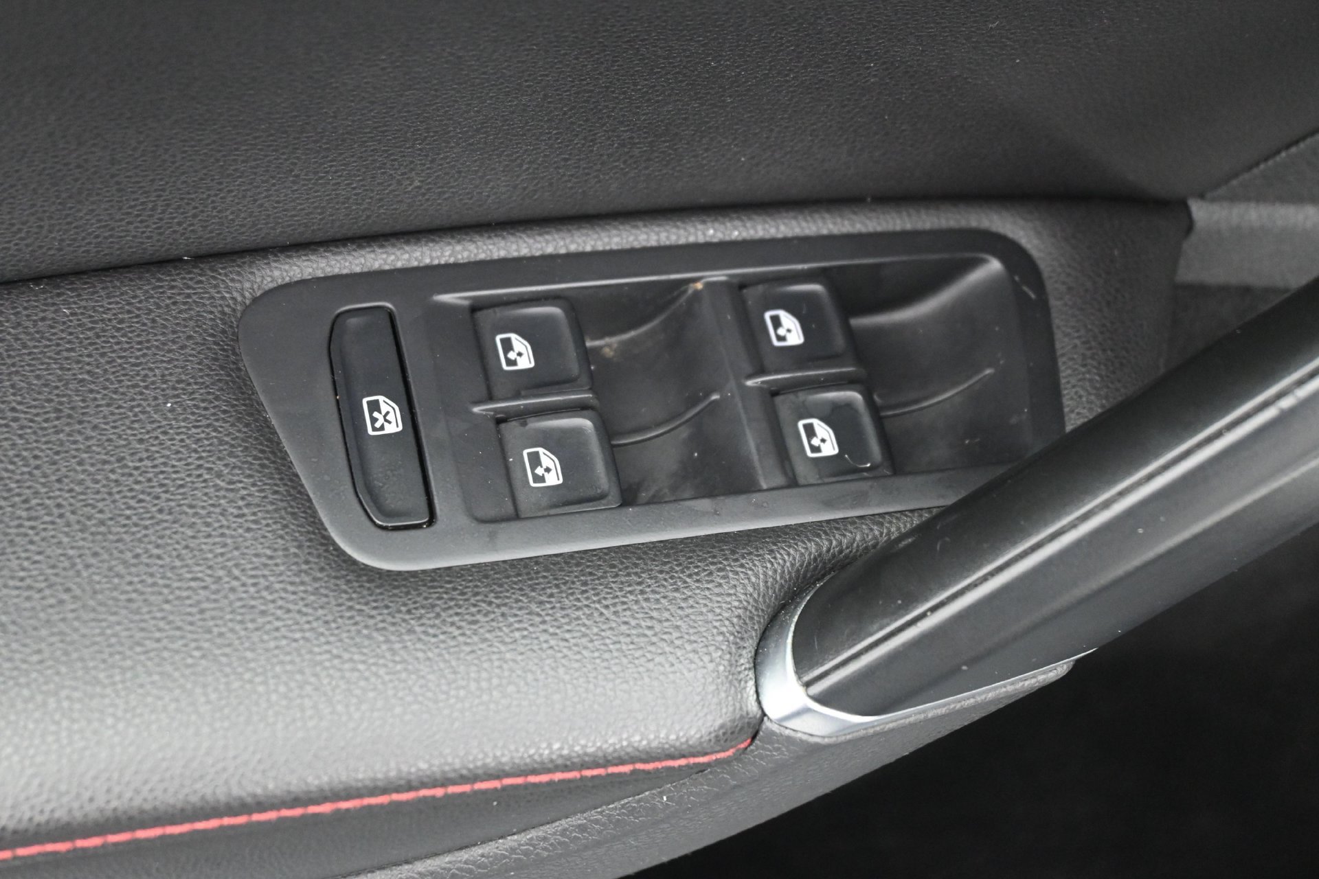 Used 2020 Volkswagen GTI SE FWD image 22