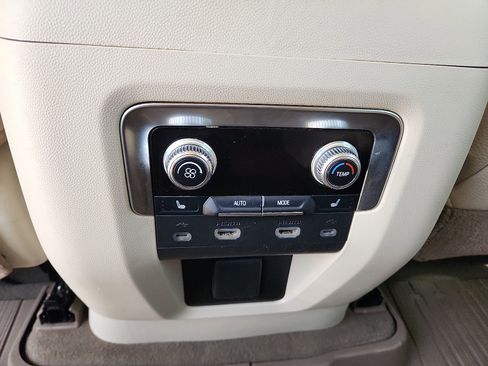 Used 2021 GMC Yukon XL Denali w/ Denali Premium Package image 12