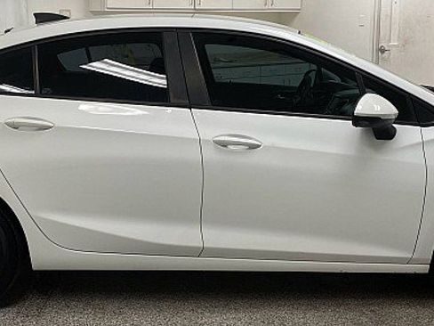 Used 2018 Chevrolet Cruze LS image 4