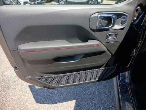 New 2025 Jeep Gladiator Rubicon w/ Convenience Group image 11