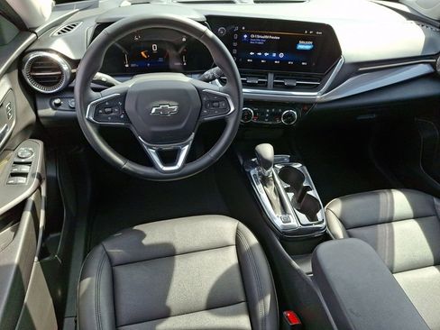 Used 2025 Chevrolet Trax ACTIV w/ Driver Confidence Package image 2