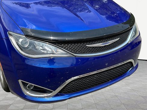 Used 2019 Chrysler Pacifica Touring Plus FWD image 32