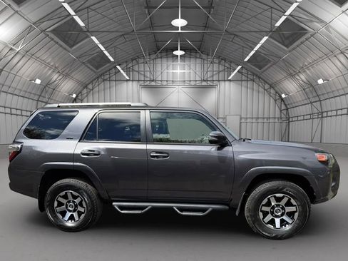Used 2020 Toyota 4Runner SR5 Premium w/ Moonroof Package AWD/4WD image 3