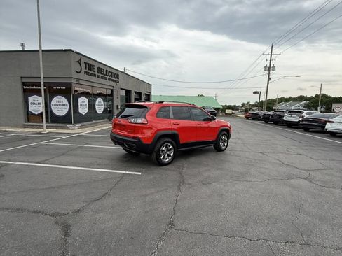Used 2019 Jeep Cherokee Trailhawk w/ Comfort/Convenience Group AWD/4WD image 17
