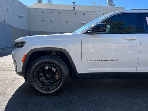 Used 2021 Jeep Grand Cherokee L Laredo w/ Luxury Tech Group I image 9