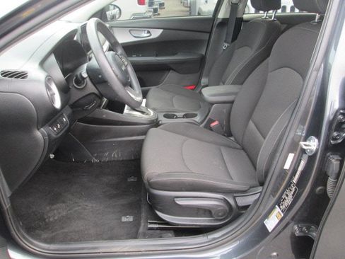 Used 2023 Kia Forte LXS w/ LXS Technology Package FWD image 4
