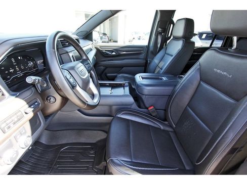 Used 2023 GMC Yukon XL Denali image 6