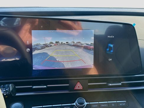 New 2025 Hyundai Elantra SEL image 11