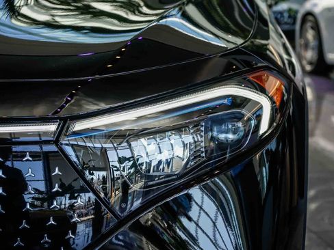 Used 2024 Mercedes-Benz EQB 350 4MATIC SUV image 7