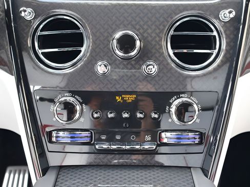 New 2026 Rolls-Royce Cullinan Black Badge image 19