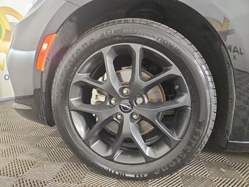 Certified 2024 Chrysler Pacifica Limited w/ S Appearance Package FWD image 36