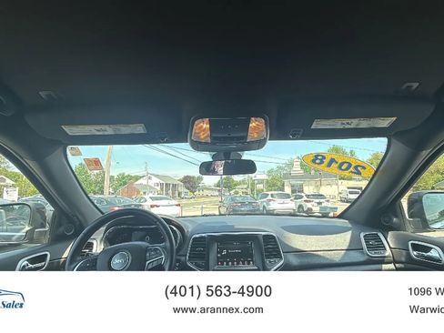 Used 2018 Jeep Grand Cherokee Laredo AWD/4WD image 23