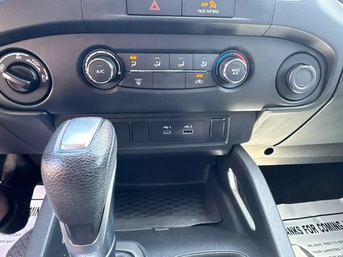 Used 2022 Nissan Frontier SV AWD/4WD image 18