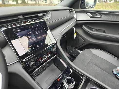 New 2025 Jeep Grand Cherokee Altitude w/ Trailer Tow Package image 27