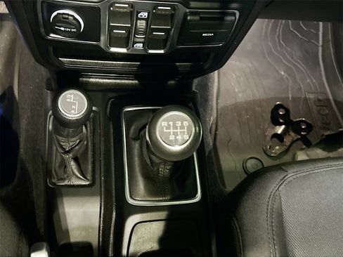 Used 2022 Jeep Wrangler Unlimited Willys image 16