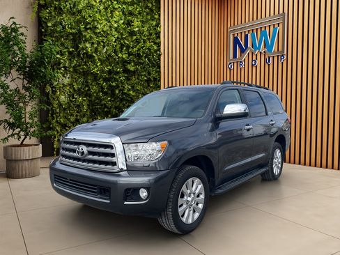 Used 2017 Toyota Sequoia Platinum image 3