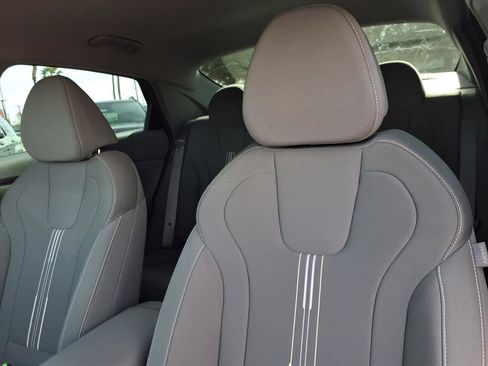 Certified 2025 Hyundai Elantra Sport image 13