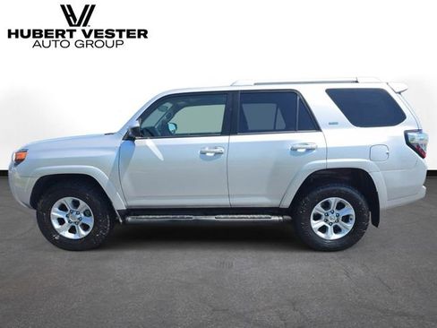 Used 2018 Toyota 4Runner SR5 AWD/4WD image 1