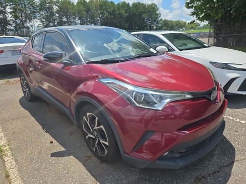 Used 2019 Toyota C-HR Limited FWD image 4