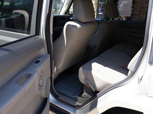 Used 2007 Jeep Commander Sport AWD/4WD image 24