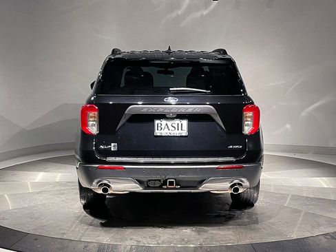 Used 2022 Ford Explorer XLT w/ Equipment Group 202A image 12