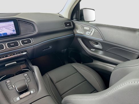 Used 2026 Mercedes-Benz GLS 450 4MATIC image 31