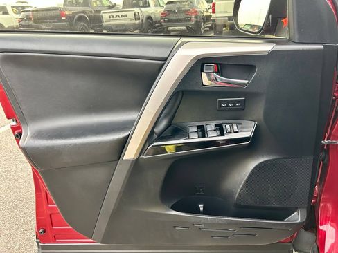 Used 2018 Toyota RAV4 Limited AWD/4WD image 20