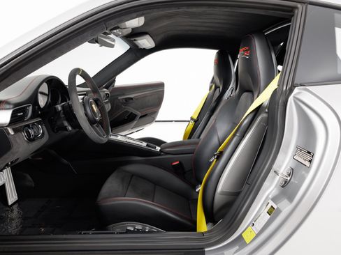 Used 2018 Porsche 911 GT2 RS RWD image 15