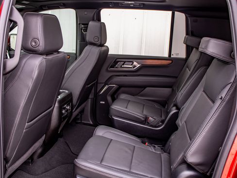 Used 2025 GMC Yukon XL Denali w/ Sun & Power Step Package image 24