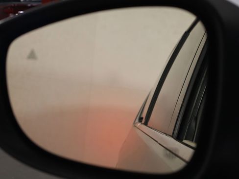 Used 2023 Chrysler Pacifica Touring-L image 39