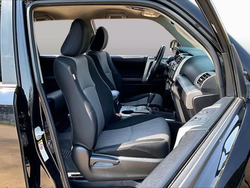 Used 2016 Toyota 4Runner SR5 RWD image 8