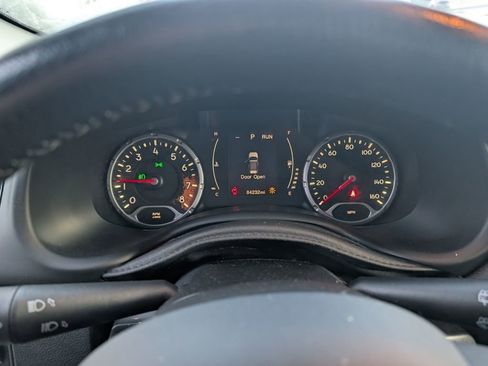 Used 2016 Jeep Renegade Latitude image 19