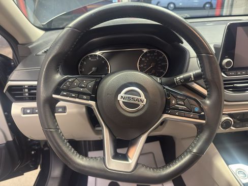 Used 2022 Nissan Altima 2.5 SV w/ SV Premium Package AWD/4WD image 18